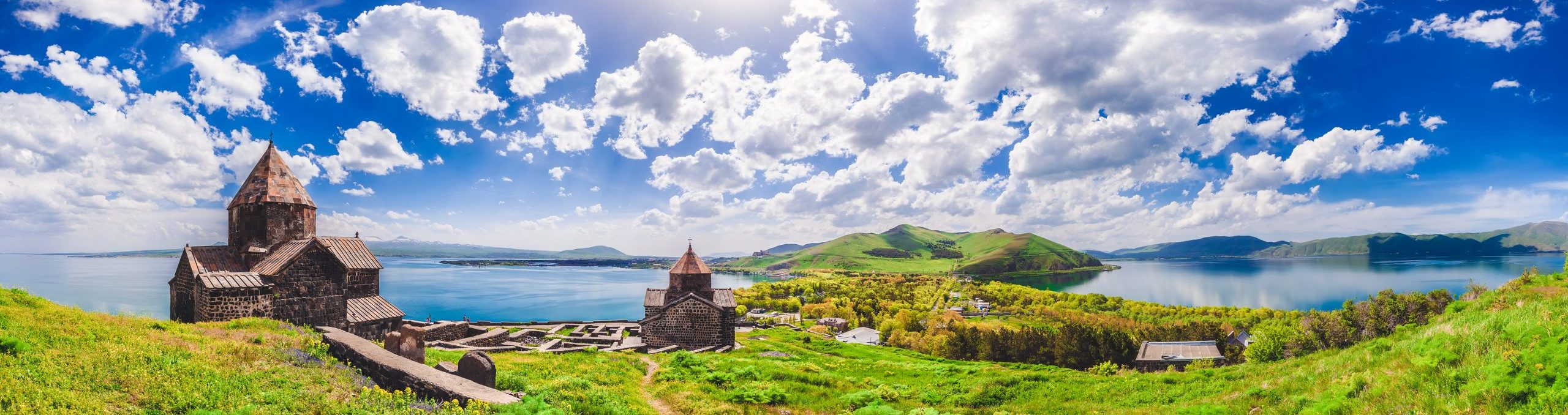 Le Temple Sevan en Arménie, au bord du LAc Lac Sevan en Arménie et son temple